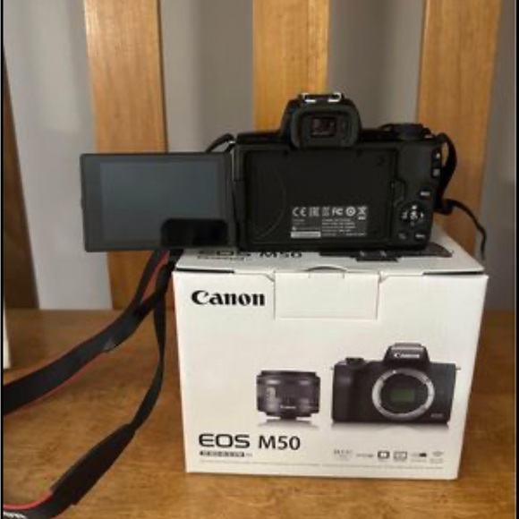 Canon EOS M50 Mark II with EF-M 15-45mm lense and Rode Microphone - Picture 2 of 5